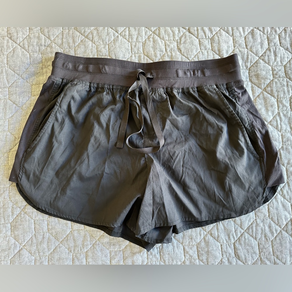 NWOT Midnight in the Moment running shorts - black- size L